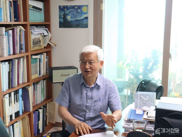 홍선표 나라역사연구소장이 본지와의 인터뷰에 답하고 있다. ⓒ투데이신문