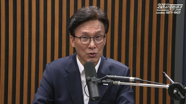 김민석 민주당 당대표 후보가 6일 오전 김어준의 뉴스공장에 나와 인터뷰를 하고 있다. [사진=김어준의 뉴스공장 캡처]