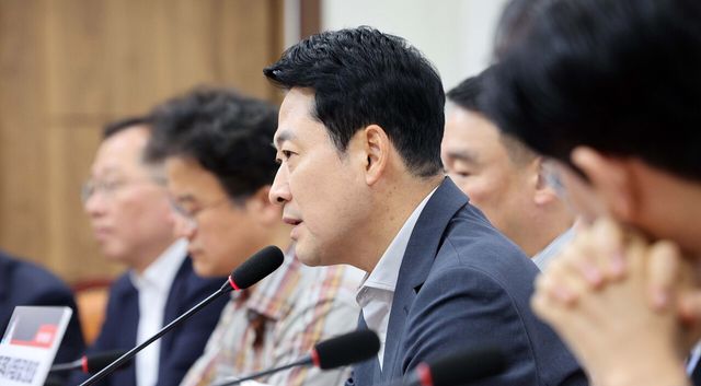 장동혁 국민의힘 대표가 지난 7일 오전 서울 여의도 국회에서 열린 부동산정책 정상화 특별위원회 전체회의에서 발언하고 있다. [사진제공=뉴시스]&nbsp;<br>