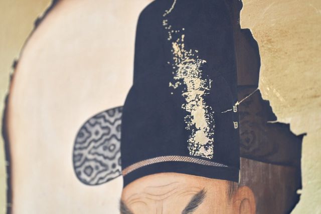 김원빈, 흉 시리즈(부분),2025, 비단에전통안료와금박 ,80x65cm [사진 제공=배렴가옥]<br>