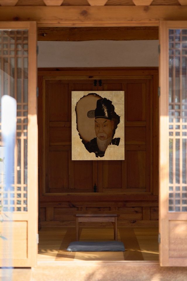 김원빈, 흉 시리즈,2025, 비단에전통안료와금박 ,80x65cm [사진 제공=배렴가옥]<br>