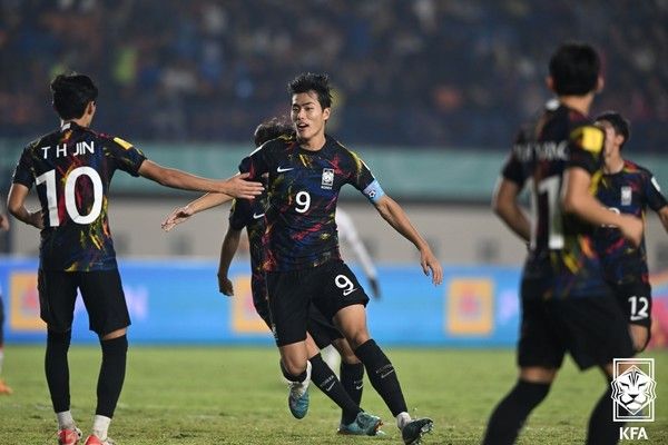 김명준(가운데, 한국 U17 축구대표팀). 대한축구협회 제공
