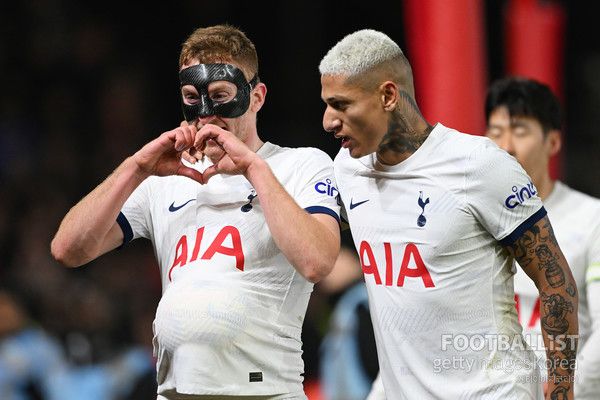 데얀 쿨루세프스키(왼쪽), 히샤를리송(오른쪽). 게티이미지코리아