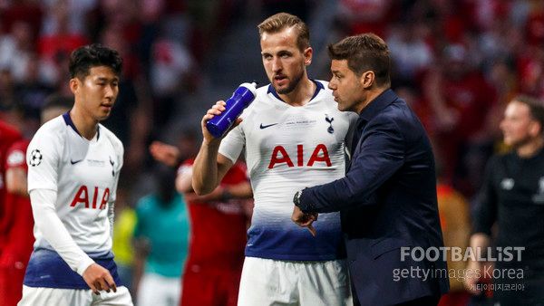 토트넘홋스퍼에서 호흡을 맞췄던 해리 케인과 마우리시오 포체티노 감독(왼쪽부터). 게티이미지코리아