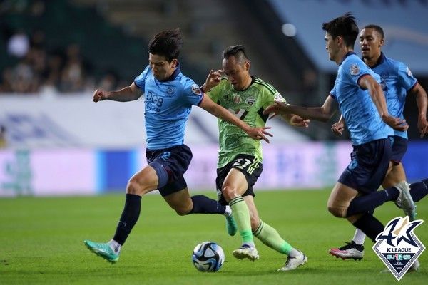 황재원(왼쪽, 대구FC). 한국프로축구연맹 제공