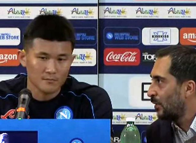 김민재(나폴리, 왼쪽)와 안드레아 데베네디티스 나폴리동양학대 교수. '칼초나폴리24' 유튜브 캡처