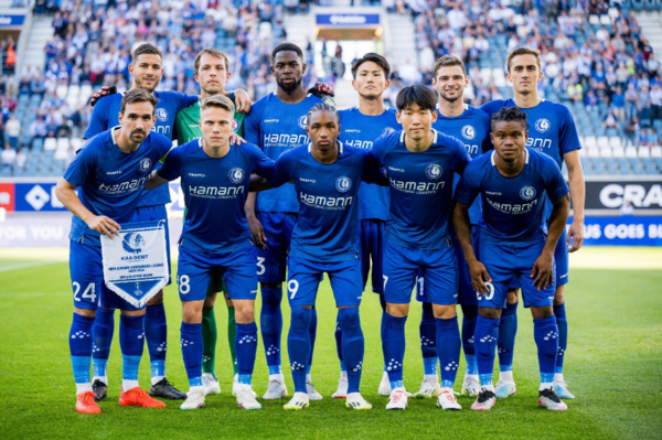 홍현석(오른쪽 아래에서 두번째)과 KAA헨트 선수단. KAA헨트 트위터 캡처