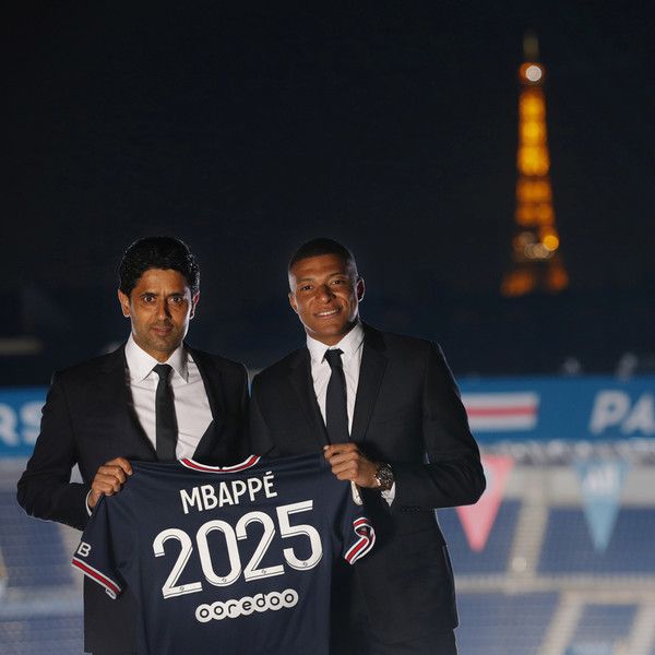 파리생제르맹과 2025년 여름까지 새 계약을 맺은 음바페. PSG 공식 트위터