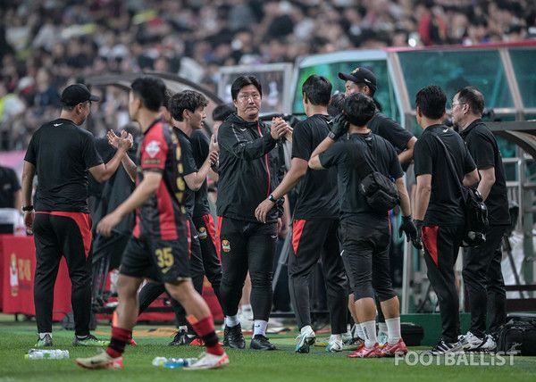 김진규 감독대행(가운데, FC서울). 서형권 기자