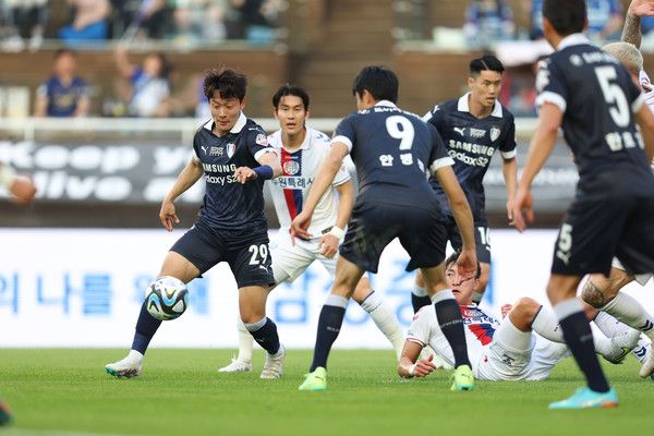 수원삼성과 수원FC. 한국프로축구연맹 제공