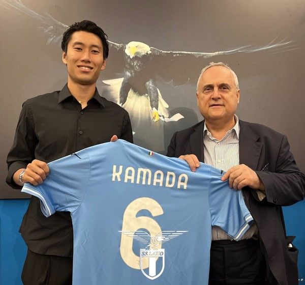 가마다 다이치(왼쪽), 클라우디오 로티토 회장(이상 라치오). 라치오 트위터 캡처