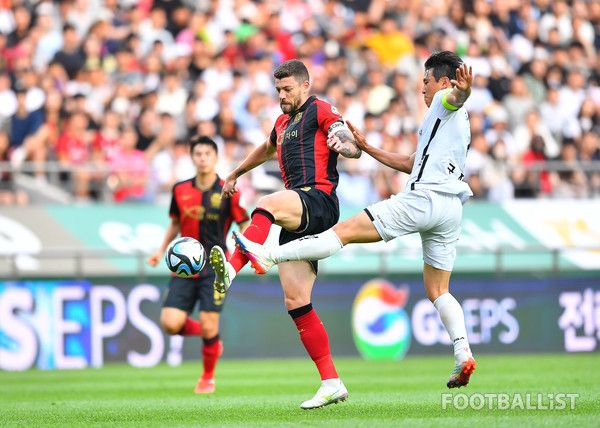 오스마르(왼쪽, FC서울), 구자철(오른쪽, 제주유나이티드). 서형권 기자