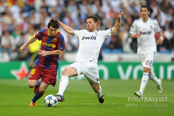 사비 알론소(레알마드리드 시절, 오른쪽). 게티이미지코리아