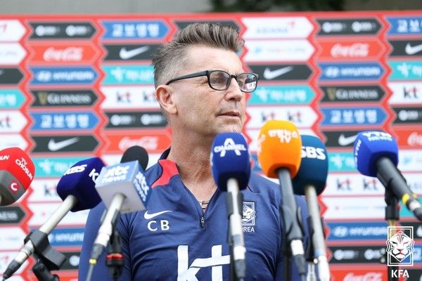 콜린 벨 감독. 대한축구협회