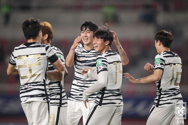 정상빈(가운데 앞쪽, 남자 국가대표팀). 대한축구협회 제공