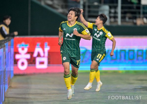 권창훈(왼쪽), 이승우(오른쪽, 전북 현대). 서형권 기자