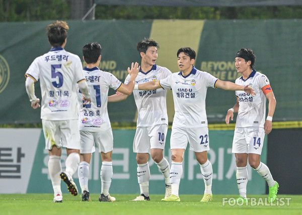 황기욱, 김승호, 김종석, 박대훈, 이학민(왼쪽부터, 충남아산). 서형권 기자