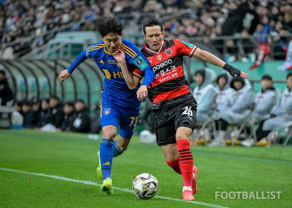 윤일록(왼쪽, 울산HD), 이태석(오른쪽, 포항 스틸러스). 서형권 기자