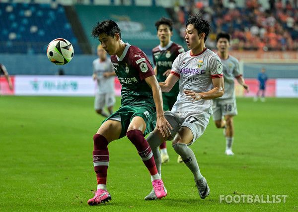 김현우(왼쪽, 대전하나시티즌), 양민혁(오른쪽, 강원FC). 서형권 기자