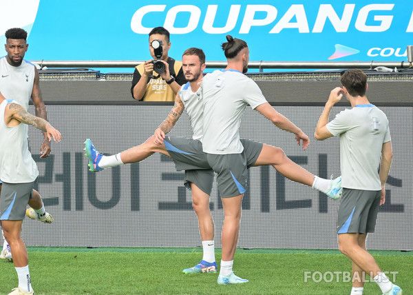 제임스 매디슨(가운데 왼쪽), 라두 드라구신(가운데 오른쪽, 이상 토트넘홋스퍼). 서형권 기자