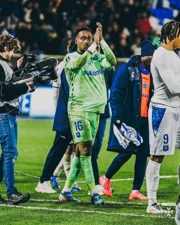 도노방 레옹(오세르). 오세르 X 캡처