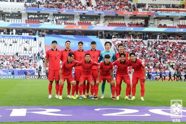2023 카타르 아시안컵 요르단과 조별리그 2차전에서 홈 유니폼을 착용한 남자 축구대표팀. 대한축구협회 제공