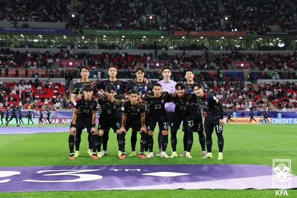 2023 카타르 아시안컵 요르단과 4강전에서 원정 유니폼을 착용한 남자 축구대표팀. 대한축구협회 제공