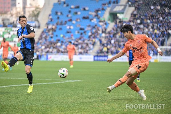 서진수(오른쪽, 제주유나이티드). 서형권 기자