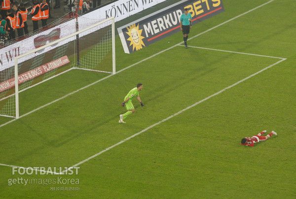 우치노 다카시(오른쪽, 포르투나뒤셀도르프). 게티이미지코리아