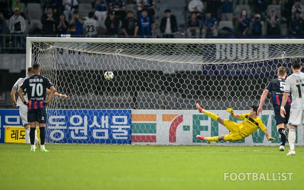 무고사(왼쪽, 인천유나이티드). 서형권 기자