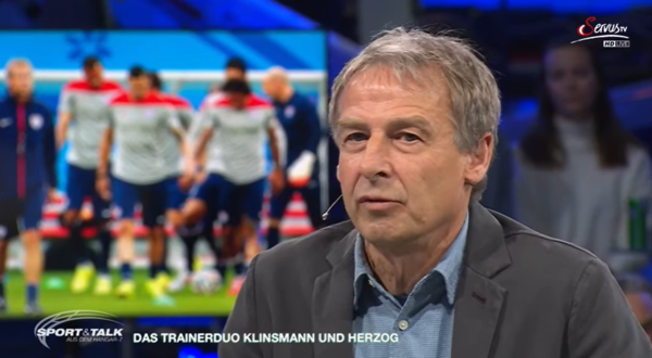 인터뷰하는 클린스만. 세르부스TV 캡처