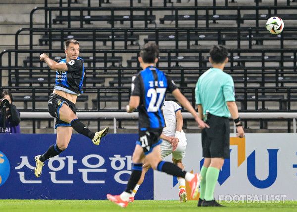 무고사(왼쪽, 인천유나이티드). 서형권 기자