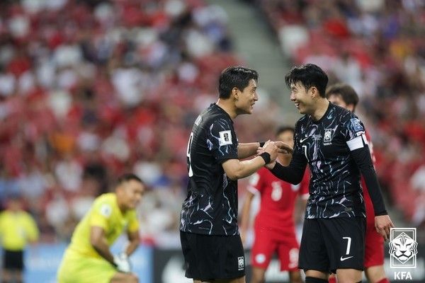 주민규(왼쪽), 손흥민(이상 남자 축구대표팀). 대한축구협회 제공