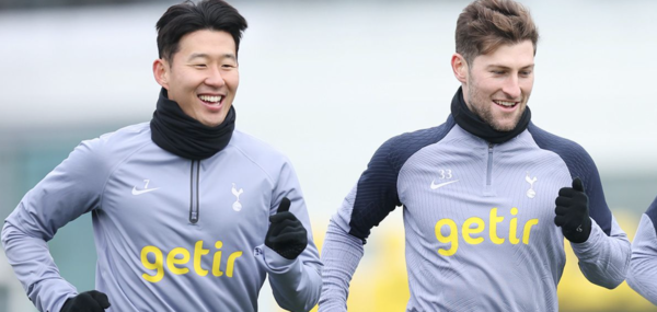 손흥민(왼쪽), 벤 데이비스(이상 토트넘홋스퍼). 토트넘홋스퍼 홈페이지 캡처
