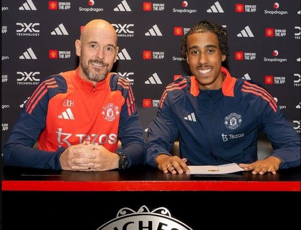 에릭 텐하흐 감독과 레니 요로(왼쪽부터, 이상 맨체스터유나이티드). 맨체스터유나이티드 X(구 트위터) 캡처