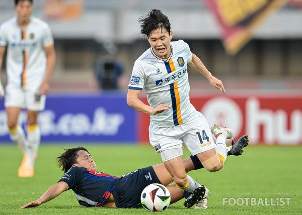 이승우(왼쪽, 수원FC), 정호연(오른쪽, 광주FC). 서형권 기자