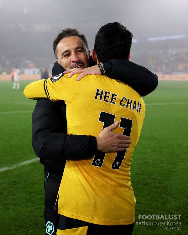 비토르 페레이라 감독과 황희찬(이상 울버햄턴원더러스). 게티이미지코리아