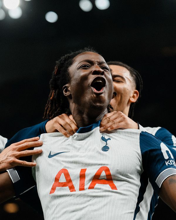 오인다몰라 아자이(토트넘홋스퍼). 토트넘홋스퍼 X 캡처