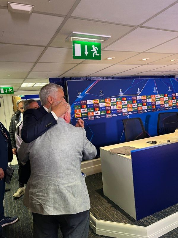 사이먼 존슨 기자 X 캡처