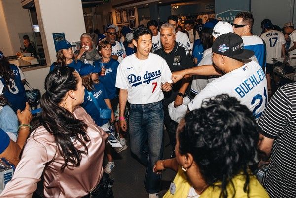 LA다저스를 방문한 손흥민. LA다저스 인스타그램 캡처