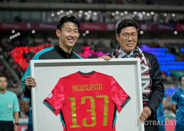 손흥민(왼쪽), 차범근 전 감독(오른쪽). 서형권 기자