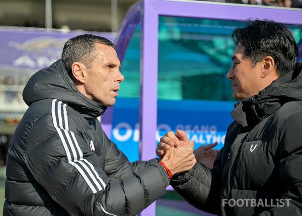 거스 포옛 전북현대 감독(왼쪽), 유병훈 FC안양 감독. 서형권 기자