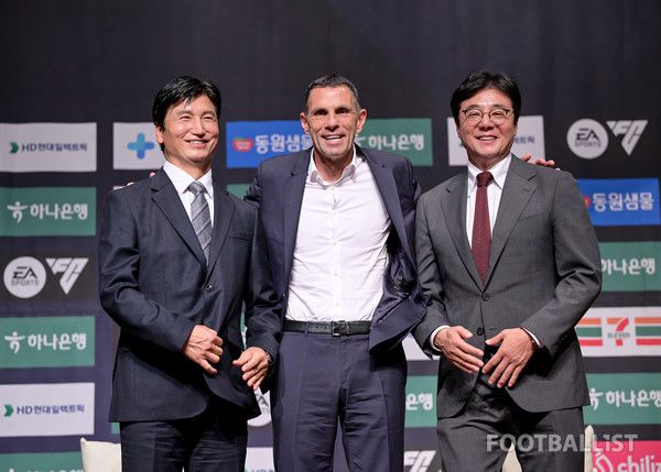 정정용 감독(김천 상무), 거스 포옛 감독(전북 현대),&nbsp; 황선홍 감독(대전 하나, 왼쪽부터). 서형권 기자