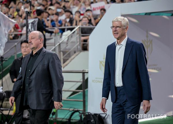 라파엘 베니테스 감독(왼쪽, 실드 유나이티드), 아르센 벵거 감독(오른쪽, FC스피어). 서형권 기자