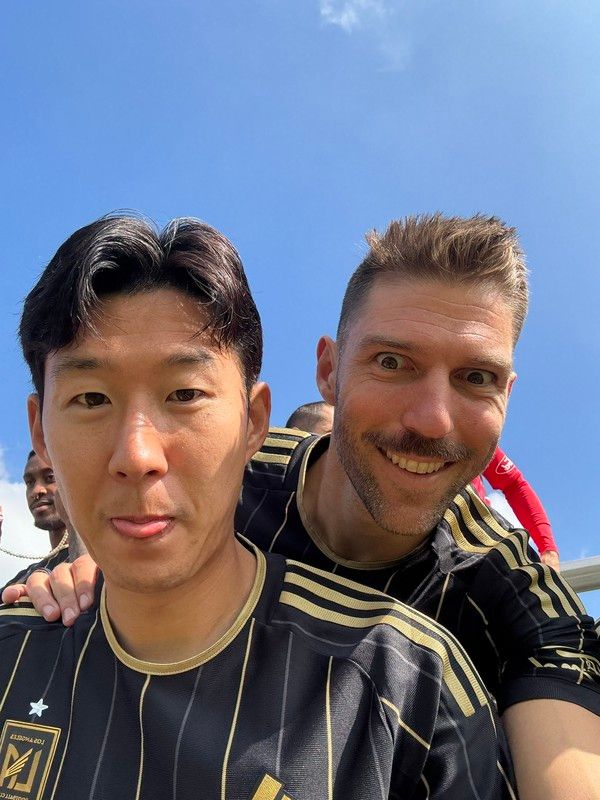 손흥민(왼쪽)과 라이언 홀링스헤드(이상 LAFC). LAFC X 캡처