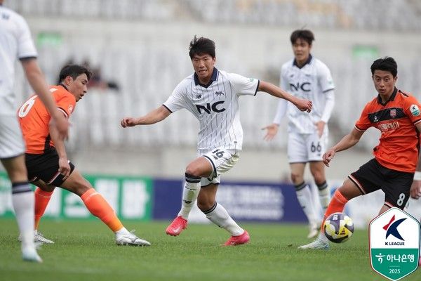 변경준(가운데, 서울이랜드). 한국프로축구연맹 제공