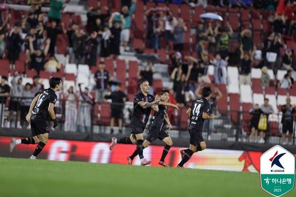 바사니(부천FC)의 극장 프리킥 골. 한국프로축구연맹 제공