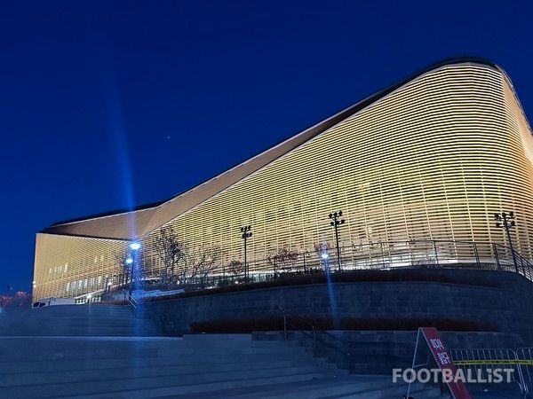 천안 NFC 스타디움동 야경. 김진혁 기자