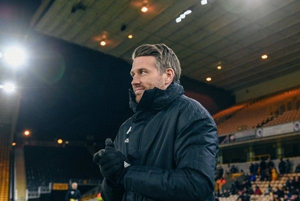 롭 에드워즈 울버햄턴원더러스 감독. 울버햄턴 X 캡처