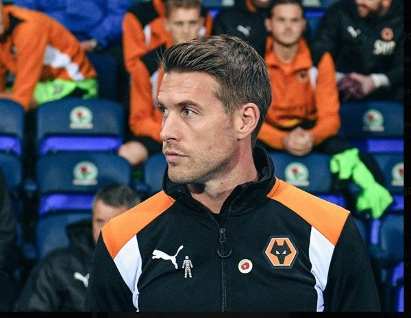 롭 에드워즈 울버햄턴원더러스 감독. 울버햄턴 X 캡처